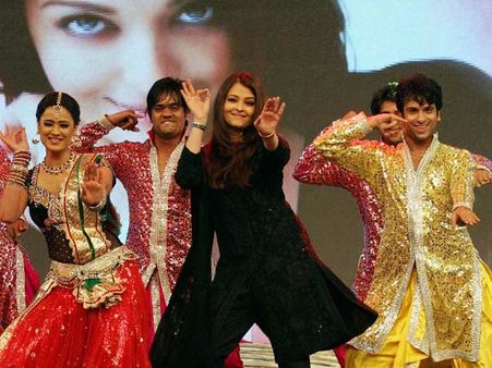 உத்தரகண்ட் வெள்ள நிவாரண நிதி திரட்ட டான்ஸ் ஆடும் ஐஸ்வர்யா ராய்