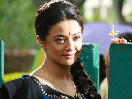 இவங்கள பார்த்தா ஜோதிகா மாதிரியே இருக்காங்கல்ல...!