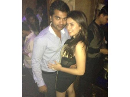 சிம்புவை கட்டிப் பிடித்திருக்கும் போட்டோ... ஃபேஸ்புக்கில் ரிலீஸ்!