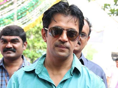 சுதந்திர தினத்தன்று பிறந்தநாள் கொண்டாடும் ஆக்ஷன் கிங்