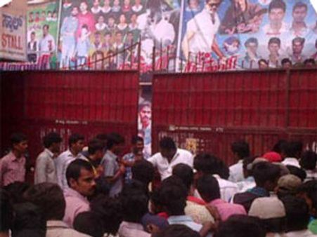 தலைவா... நிபந்தனை அடிப்படையில் 23-ம் தேதி வெளியிட திரையரங்க உரிமையாளர்கள் முடிவு!