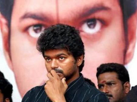 தலைவா படக்குழுவினருடன் விஜய் உண்ணாவிரதம்- அனுமதி கோரி போலீசிடம் இன்று மனு