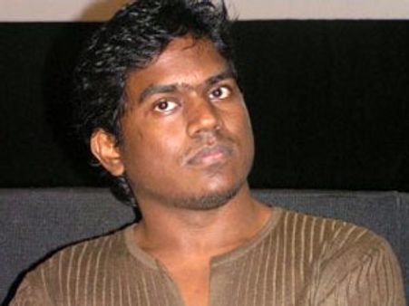 பிரியாணியின் எட்டுப் பாடல்களும் இணையதளத்தில் வெளியானது - அதிர்ச்சியில் யுவன்!!