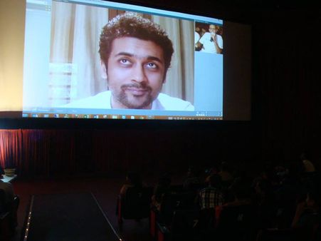 சிலிக்கான்வேலியில் சிங்கம் 2 நூறாவது ஷோ: ரசிகர்களுடன் வீடியோவில் பேசிய சூர்யா