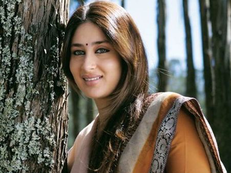 கரீனா கபூரை சுற்றி வளைத்து மொய்த்த துபாய் ரசிகர்கள்