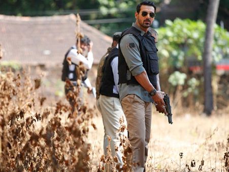 தமிழ் மெட்ராஸ் கபேக்கு யுஏ சான்றிதழ்... ஆனால் திரையிட தியேட்டர்கள் மறுப்பு