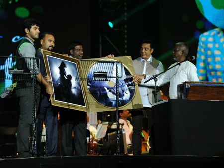 இளையராஜாவின் லண்டன் இசை நிகழ்ச்சியில் மேகா ஆடியோவை வெளியிட்ட கமல்!