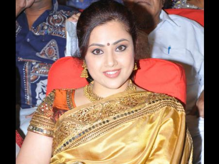 'பால்யகால சகி'... மம்முட்டிக்கு அம்மா ஆன மீனா!