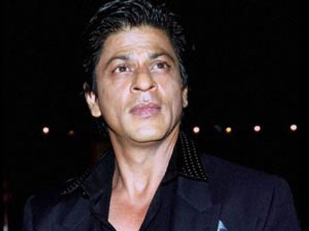 துபாயில் ஹேப்பி நியூ இயர் ஷூட்டிங்: குடும்பத்தோடு செல்லும் ஷாருக்கான்