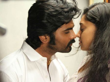 மீட்டர் வட்டியில் படம் எடுத்து தற்கொலை செய்யும் நிலைக்குத் தள்ளப்பட்ட தயாரிப்பாளர்!