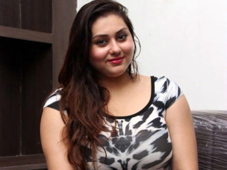 அரசியலில் ஈடுபடுவேன், நல்ல கட்சியில் சேர விரும்புகிறேன்: நமீதா