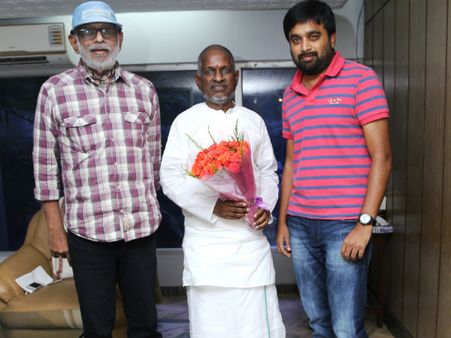 ராஜ இசை... இளையராஜாவை நேரில் சந்தித்து நன்றி சொன்ன பாலு மகேந்திரா, சசிக்குமார்