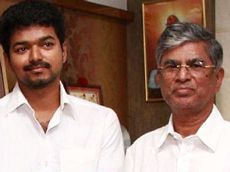 குழப்பத்தில் விஜய்.. 'எதுக்கு வம்பு.. நான் இமயமலைக்கு எஸ்கேப்' - எஸ்ஏசி