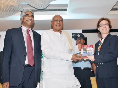 ரஜினி ப்ளட்ஸ்டோன் பட தயாரிப்பாளர் அசோக் அமிர்தராஜின் வாழ்க்கை வரலாறு புத்தகம் வெளியீடு!