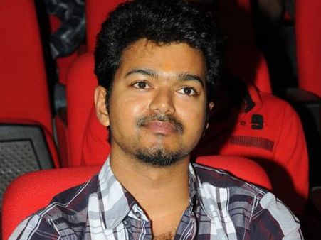 அம்மா முதல்வராக இருப்பது சினிமா கலைஞர்களுக்கு கவுரவம்: விஜய் பேச்சு