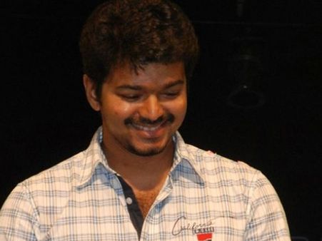 ட்விட்டரில் டிரென்டாகும் 'விஜய் கிஃப்ட் ஆஃப் 100 ஆண்டு இந்திய சினிமா'