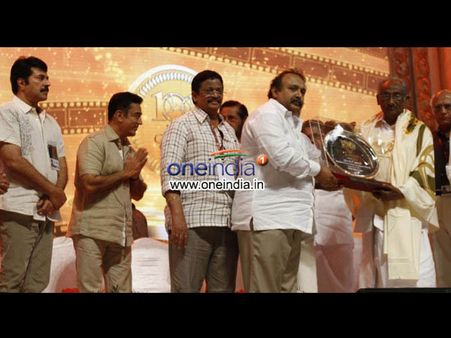 சினிமா நூற்றாண்டு விழாவில் நடிகர் மதுவின் 80வது பிறந்த நாள் கொண்டாட்டம் - கமல், மம்முட்டி வாழ்த்து