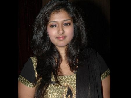 எங்க குடும்பத்துக்கு ஒரு அவார்ட் கூட கிடையாதா.. குமுறும் காயத்ரி ரகுராம்