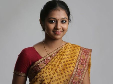 பாண்டியநாடு படத்தில் டீச்சராக வரும் லட்சுமி மேனன்