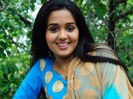 தமிழுக்கு வரும் மலையாள 'காக்டெயில்'- அனன்யா ஹீரோயின்!