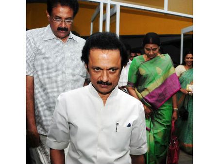 'ராஜா ராணி' பார்க்க மனைவியுடன் கேரளா சென்ற ஸ்டாலின்