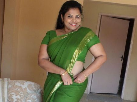 புல்லுக்கட்டு முத்தம்மா பட நாயகி பிரபல மலையாள நடிகர் மீது கமிஷனரிடம் புகார்!