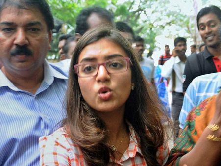 என்னையும் என் குடும்பத்தையும் என் மதத்தையும் கேவலமாகப் பேசினார் சற்குணம்!- நஸ்ரியா