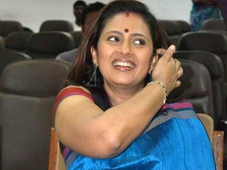 கள்ளத்தொடர்பு உருவாக காரணம் செல்போன்தான்... சொல்கிறார் லட்சுமி ராமகிருஷ்ணன்