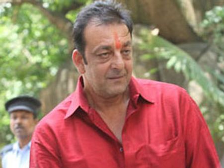 சஞ்சய் தத்துக்கு மேலும் 2 வாரங்கள் பரோல் நீட்டிப்பு - நீதிமன்றம் உத்தரவு!!