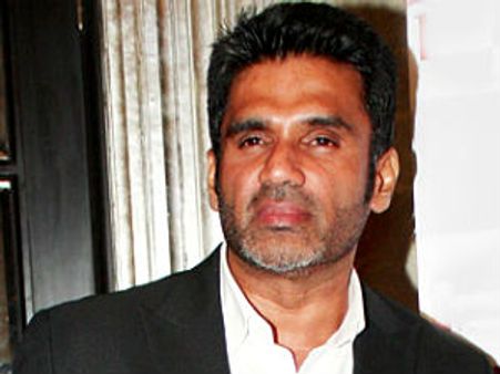 வாட்ச்மேன் மகளுக்கு மூளைக் காய்ச்சல்: மருத்துவ செலவை ஏற்ற நடிகர் சுனில் ஷெட்டி