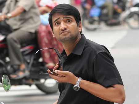 குட்கா எதிர்ப்பு விளம்பரத்தைக் கிண்டலடித்த சந்தானம் மீது தமிழக அரசிடம் புகார்!