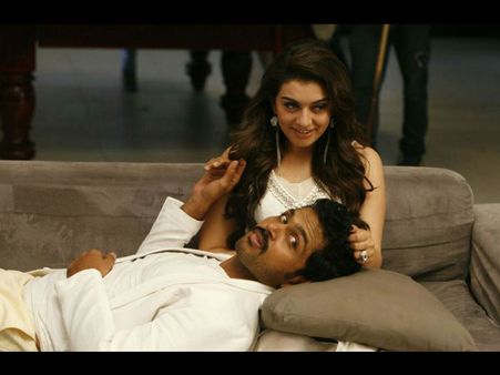 அஜீத்தின் வீரத்துடன் பிரியாணியை மோதவிட விரும்பாத வெங்கட் பிரபு?