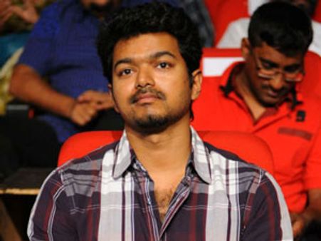 'இல்ல இல்ல... நான் ரசிகர் மன்ற நிர்வாகிகளைச் சந்திக்கல, அரசியல் பேசல!' - விஜய் அவசர மறுப்பு