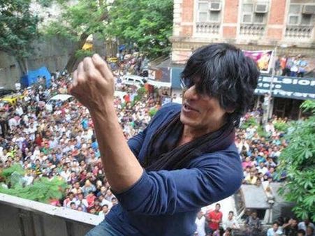 மெகா கோடீஸ்வரர் ஆன ஷாரூக் கான்! சொத்துமதிப்பு ரூ. 2500 கோடி