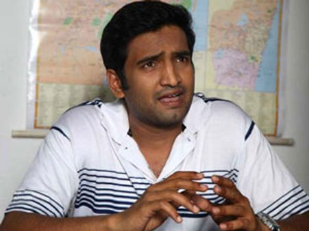 பெண்களை இழிவுபடுத்தி பேசுவதை சந்தானம் நிறுத்தனும், இல்லை என்றால்...