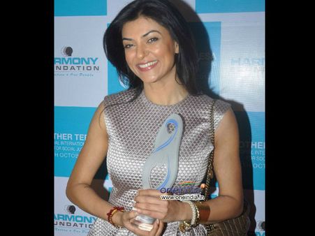 சுஷ்மிதா சென்னுக்கு அன்னை தெரசா சர்வதேச விருது