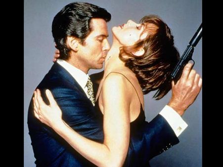 'ஜேம்ஸ் பாண்டி' நாயகிகள் இப்ப எப்படி இருக்காங்கன்னு பாருங்க.. அப்படியே 'ஷாக்' ஆயிடுவீங்க!