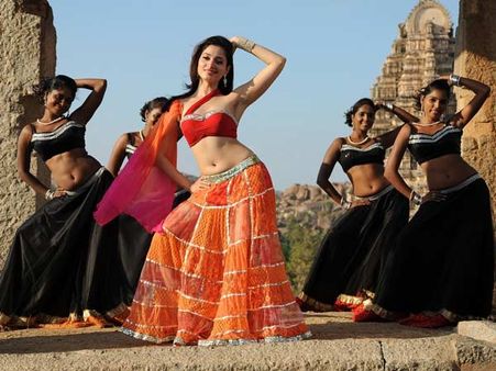 தமன்னா வேகத்துக்கு ஈடு கொடுக்க முடியாமல் தெறித்து ஓடும் தெலுங்கு ஹீரோக்கள்