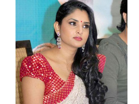 'முட்டாள், மக்களுக்குத் தண்ணீர் கொடுக்க முடியாதா'- என்ஜீனியரை திட்டிய நடிகை ரம்யா!