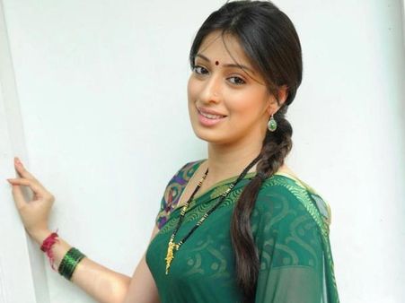 இரும்புக் குதிரையிலிருந்து லட்சுமி ராய் நீக்கம்!