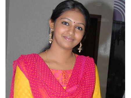 லட்சுமி மேனன் சம்பளம் இப்போ ரூ 40 லட்சமாமே!