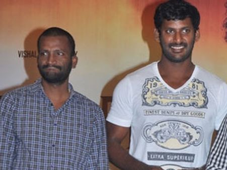 'இன்னும் எத்தனை ஆண்டுகளுக்கு உங்க 22 வயசுன்னே சொல்லிக்கிட்டிருப்பீங்க!'