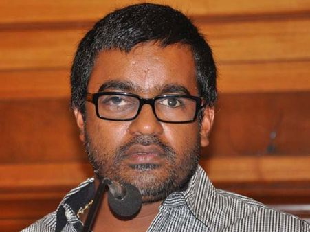 'செல்வராகவன், ஏன் இப்படி நீங்களும் கஷ்டப்பட்டு மத்தவங்களையும் கஷ்டப்படுத்தறீங்க?'