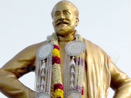 சிவாஜி சிலையை அகற்றக் கூடாது- கமிஷனரிடம் இயக்குநர்கள் மனு