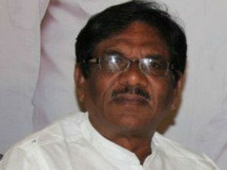 நடிகன் தலையில கிரீடத்தை வைச்சு ஏத்திவிடாதீங்கப்பா.. அவனை அப்படியே விடுங்க- பாரதிராஜா