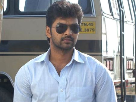 காதலில் இருந்து அரசியலுக்கு தாவிய 'பொடியன்' ஜெய்