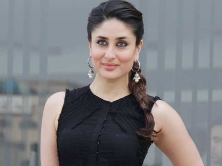 ரசிகர்கள் கூட்டத்தில் சிக்கி கசங்கி கண்ணீர் விட்ட நடிகை