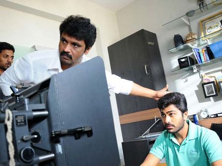 என் படத்தை ரிலீஸ் அன்றே இன்டர்நெட், டிவிடியிலும் வெளியிடப் போகிறேன் - சேரன் அதிரடி