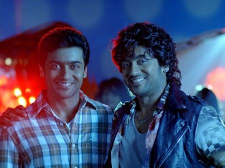 இந்தியில் கால்பதிக்க நேரம் பார்க்கும் சூர்யா- சோதனை முயற்சியாக வரும் மாற்றான் டப்பிங்!