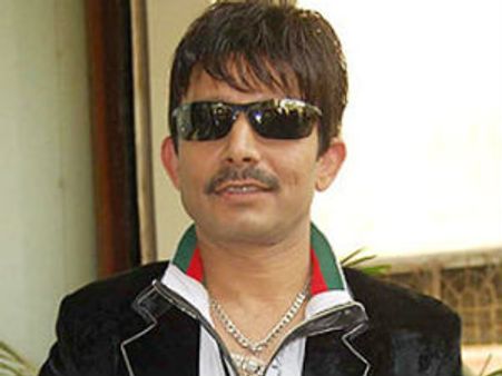 பிக் பாஸ் வீட்டு பாத்ரூமில் ஆணும், பெண்ணும் கசமுசா: கேஆர்கே தாக்கு